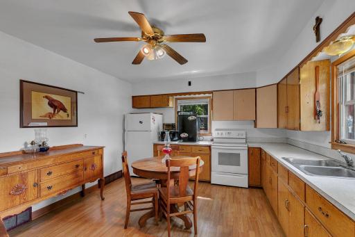 2 Kitchen.jpg