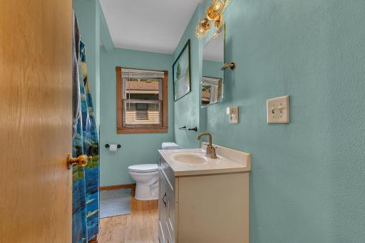6 Bathroom.jpg