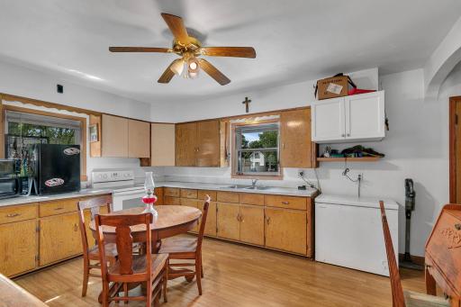 16 Kitchen.jpg