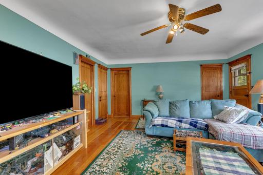 5 Living Room.jpg