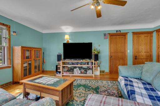 15 Living Room .jpg