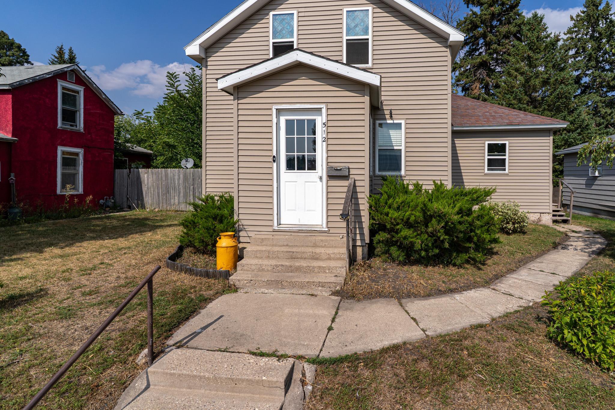 512 6th Street W, Crookston, MN 56716