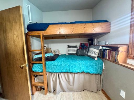 Bedroom/Built-in Bunks