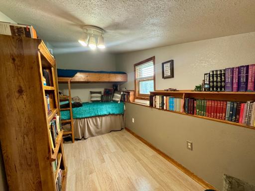 Bedroom/Built-in Bunks