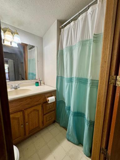 Upper Level 3/4 Bathroom