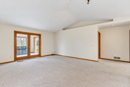 198 Cedar Cove Lane, Owatonna, MN 55060