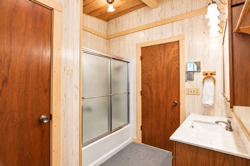 Main Level Bathroom with tub and shower.png