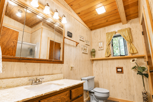 Main level bathroom.png