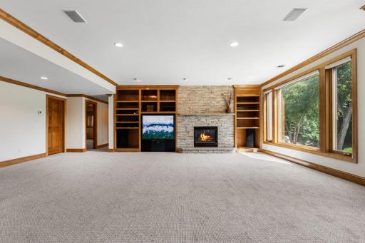 8665 Wynstone Pass, Eden Prairie, MN 55347