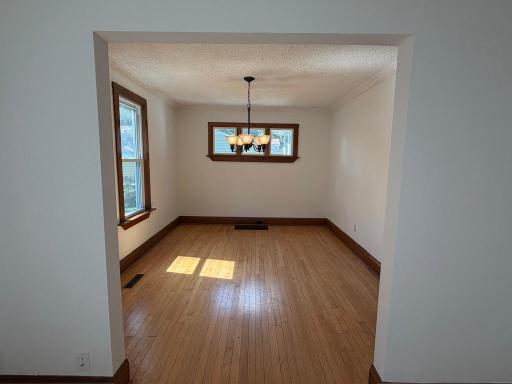 2955 Queen Large formal dining room