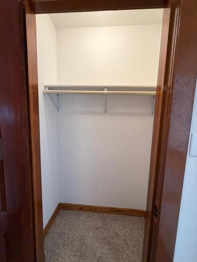 2955 Queen Large entry closet