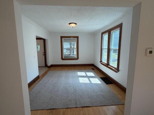2955 Queen Living room