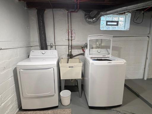 2955 Queen Brand new washer and dryer