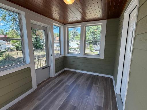 2955 Queen Ave. Rear porch
