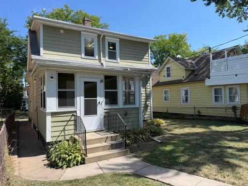 2955 Queen Rear porch