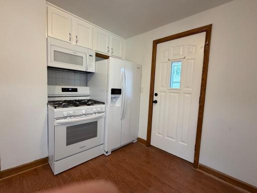 2955 Queen Kitchen 5.jpeg