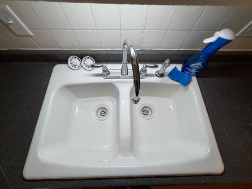 2955 Queen Kitchen Porcelin Sink.jpeg