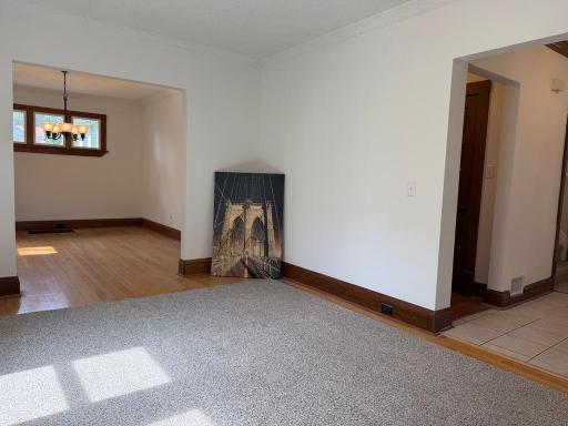 2955 Queen Living room.jpeg