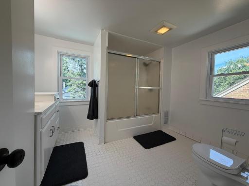 2955 Queen Bath.jpeg