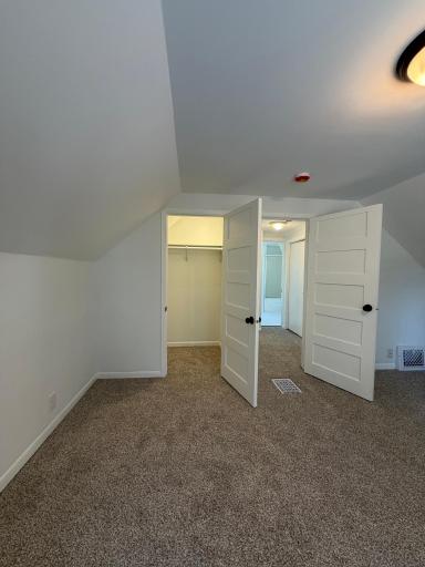 2955 Queen Walk-in closet.jpeg