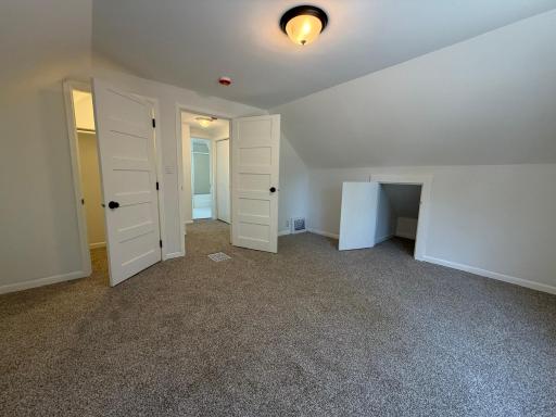 2955 Queen Main Bedroom, walk in closet.jpeg