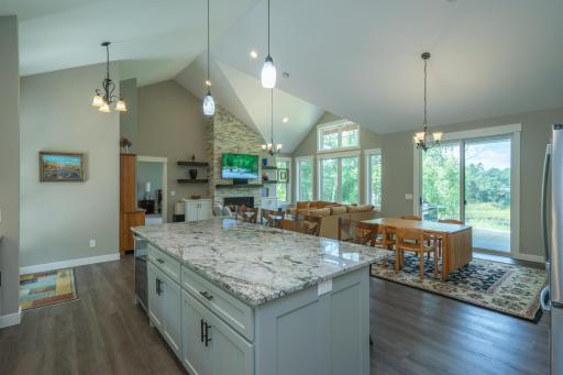 LARGE CENTER ISLAND WITH GRANITE COUNTERTOP
