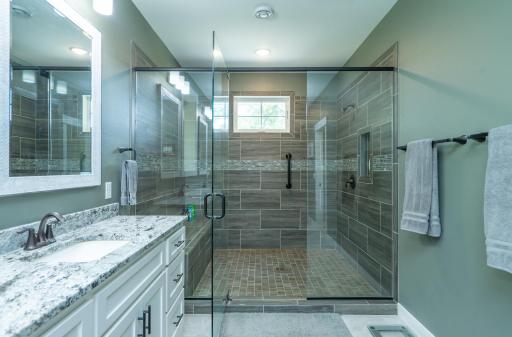 HUGE PRIMARY SHOWER