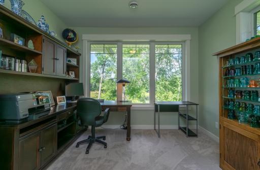 BRIGHT SUNLIT OFFICE