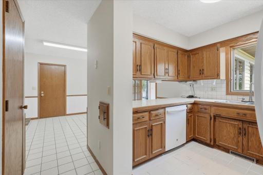 454 Oday Street S, Maplewood, MN 55119