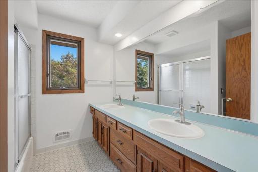454 Oday Street S, Maplewood, MN 55119