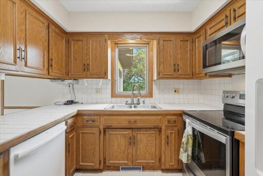 454 Oday Street S, Maplewood, MN 55119