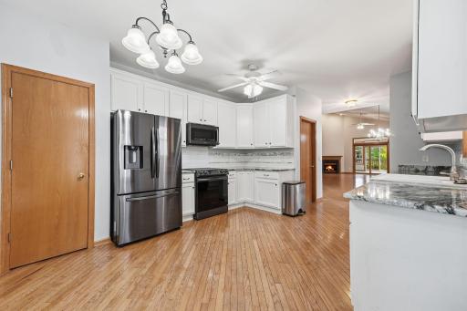 8-web-or-mls-17290_90th_Ave_N_Osseo_MN_55311_02576 (1).jpg