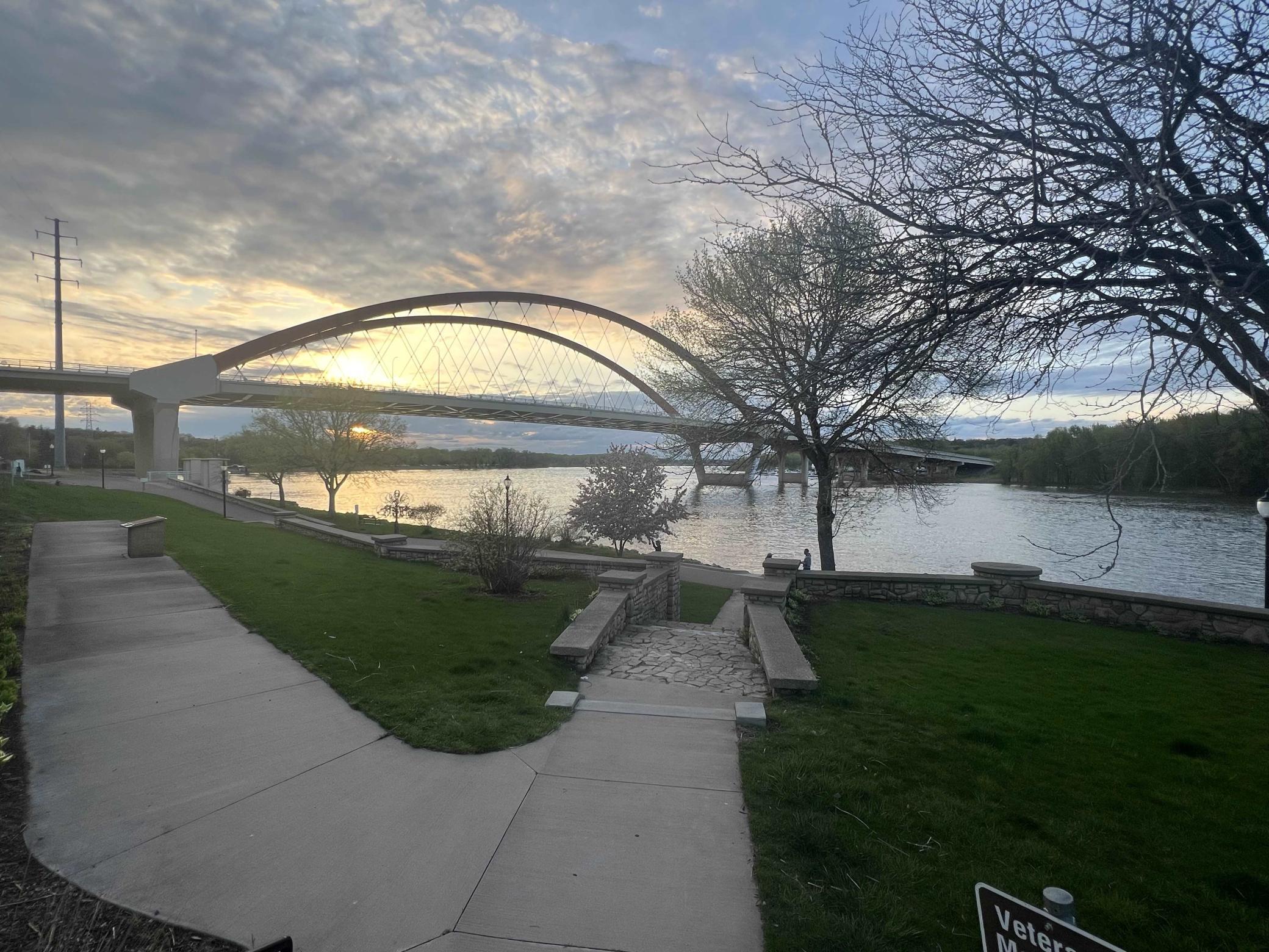 Riverwalk along the Mississippi.jpg
