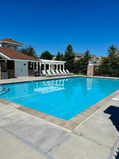Enjoy the hot days in the pool - just a short distance away!