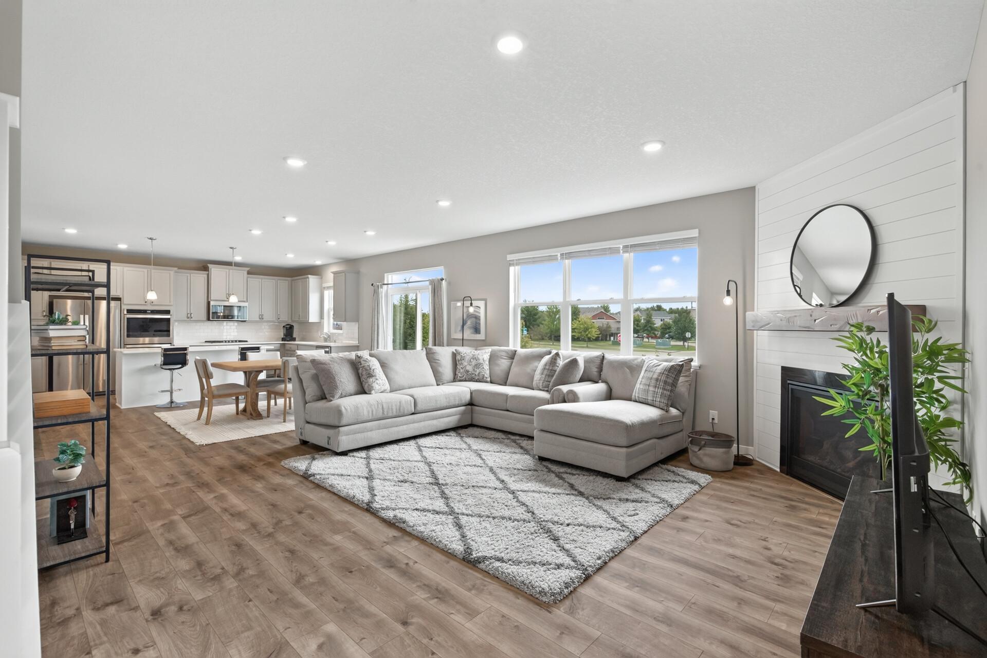 11_4350_123rd_Circle_NE11_mls.jpg