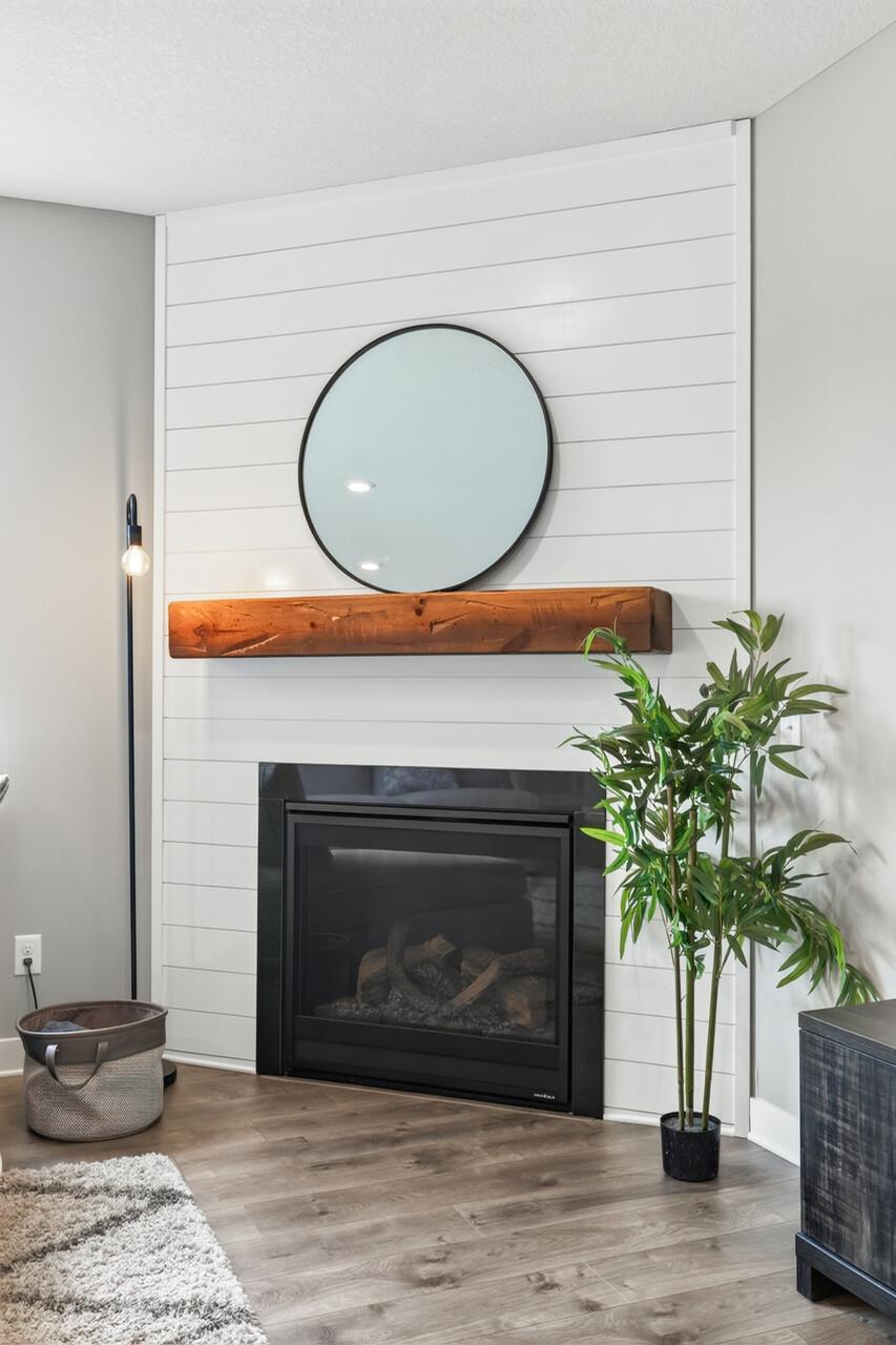 15_4350_123rd_Circle_NE15_mls.jpg