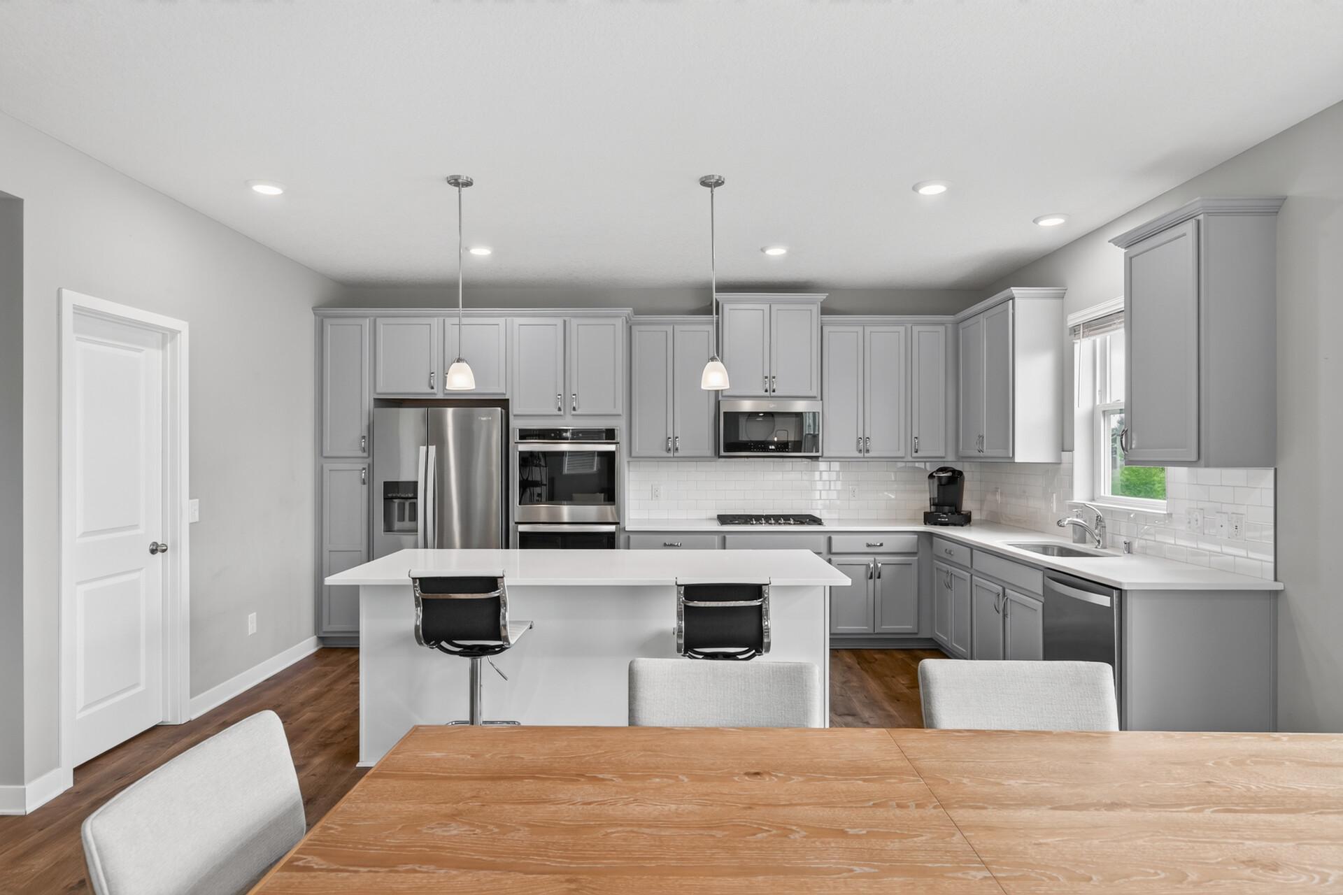 17_4350_123rd_Circle_NE17_mls.jpg