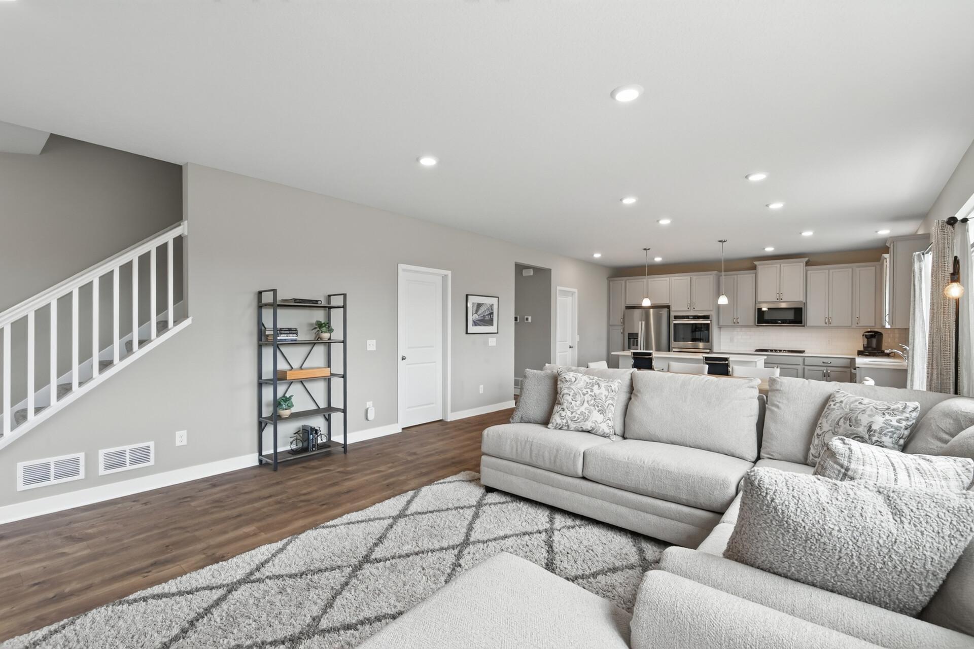 12_4350_123rd_Circle_NE12_mls.jpg