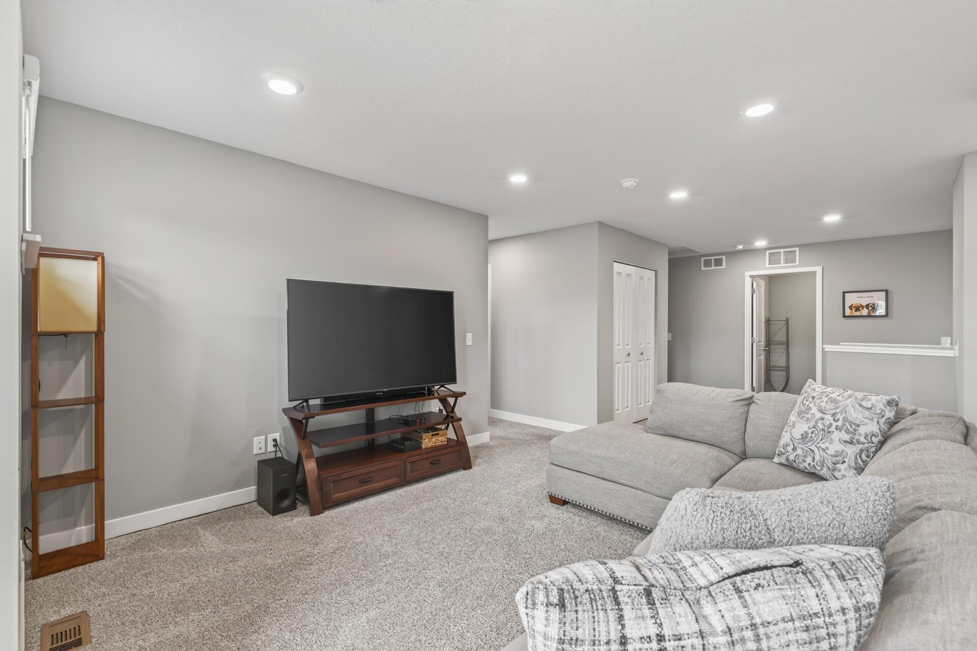 25_4350_123rd_Circle_NE25_mls.jpg