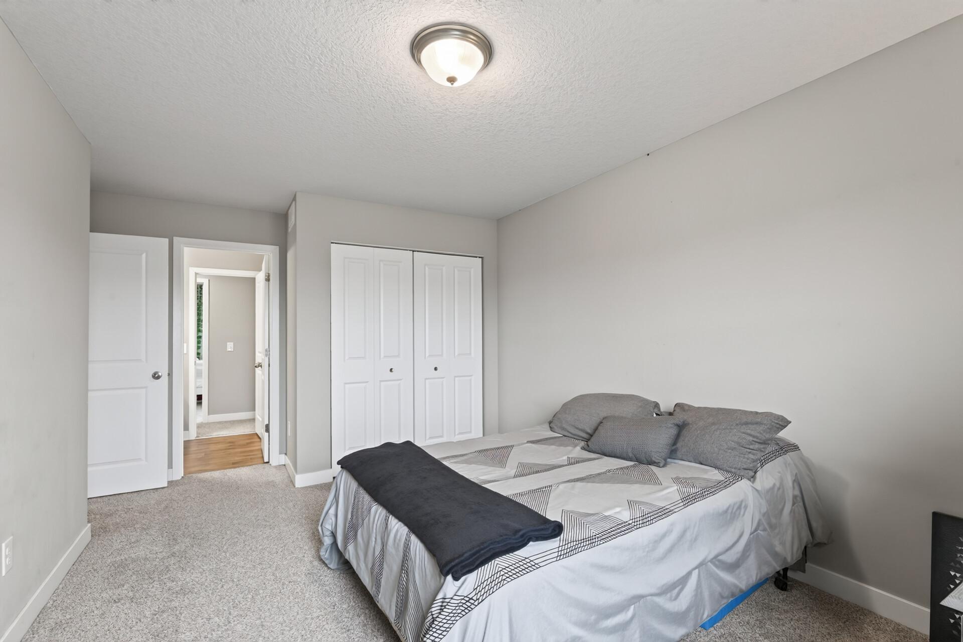 38_4350_123rd_Circle_NE38_mls.jpg