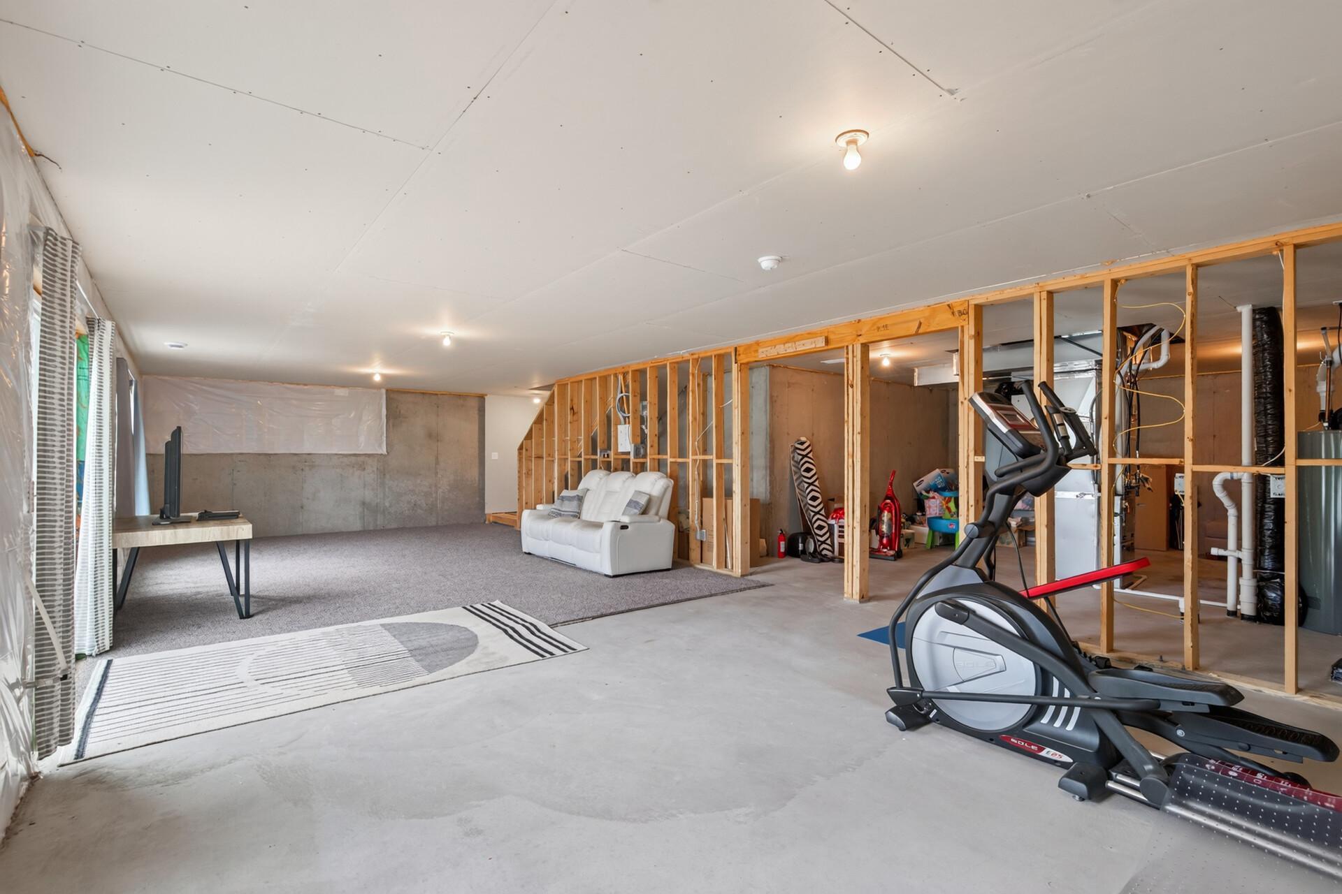 44_4350_123rd_Circle_NE44_mls.jpg