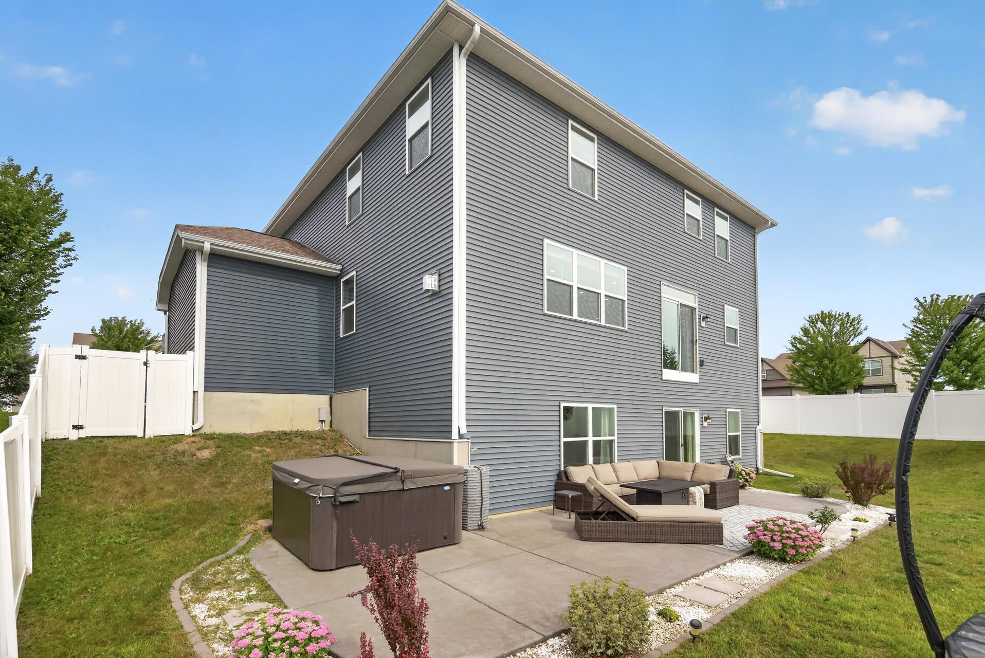 47_4350_123rd_Circle_NE47_mls.jpg