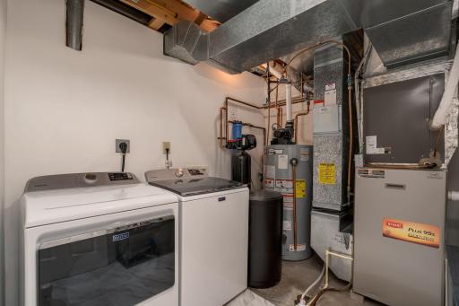 48-web-or-mls-121-bartholomew-ln.jpg