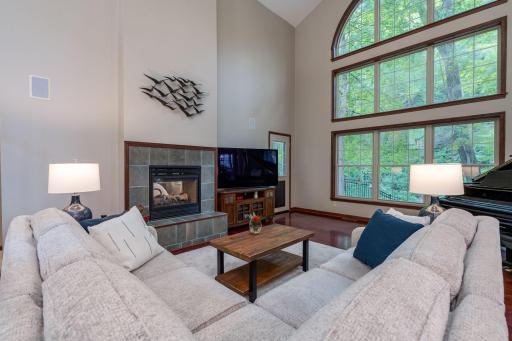 8-web-or-mls-121-bartholomew-ln.jpg