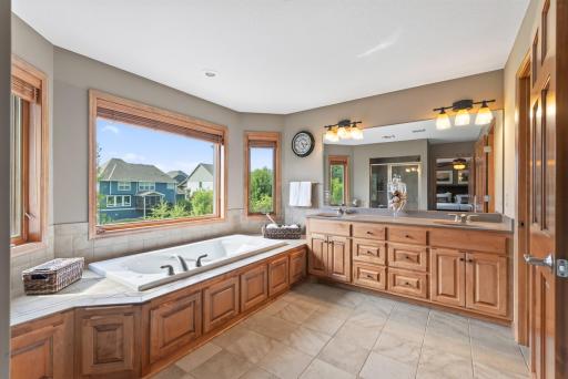 Beautiful & huge bathroom!