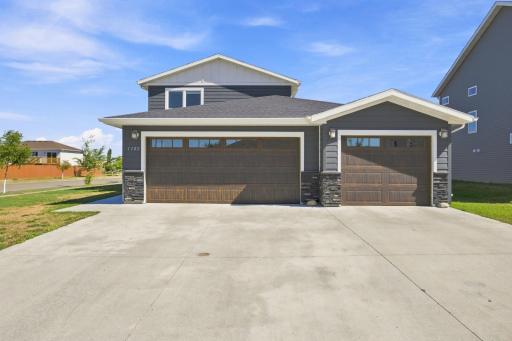 1102 LILAC Lane, Moorhead, MN 56560