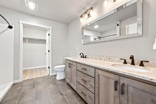1102 LILAC Lane, Moorhead, MN 56560