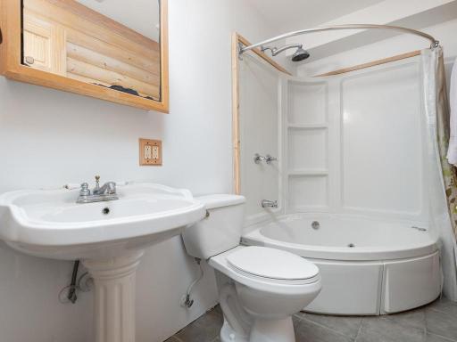 Lower level full bath.