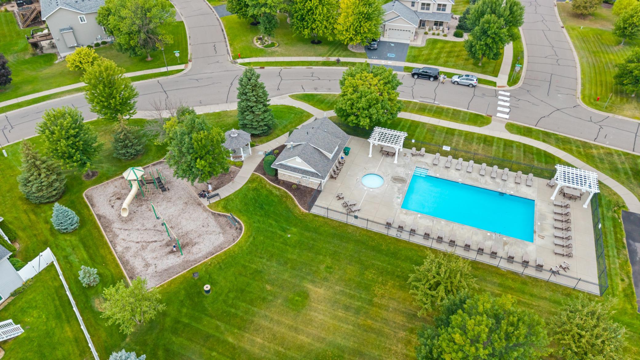Community Pool and Hot tub!!!!