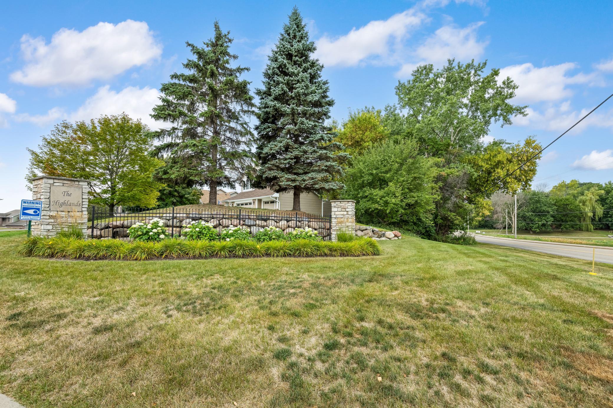 Huge Berm area in front, for extra privacy